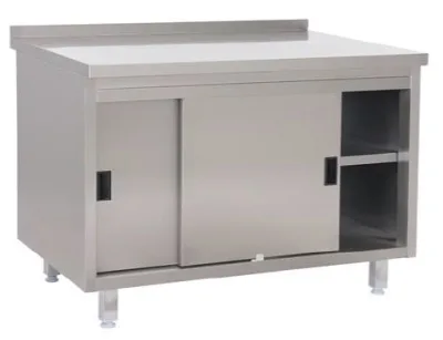 Tysk produceret arbejdsbord i fuldsvejset rustfri stål med bagkant samt 2 hylder m. skydelåger.  600mm - B 1100 x T 600 x H 850 mm