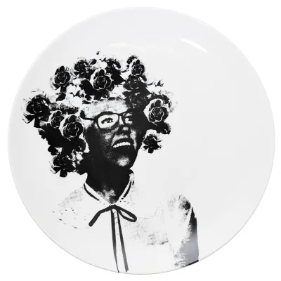 Lisa bengtsson Os Kvinder porcelænstallerken Mors Nye Pige 26 cm.