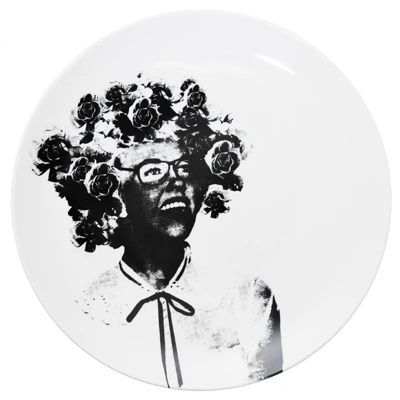 Lisa bengtsson Os Kvinder porcelænstallerken Mors Nye Pige 26 cm.