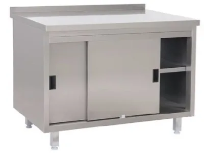 Tysk produceret arbejdsbord i fuldsvejset rustfri stål uden bagkant samt 2 hylder m. skydelåger. 600mm - B 1300 x T 600 x H 850 mm