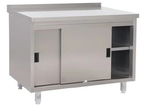 Tysk produceret arbejdsbord i fuldsvejset rustfri stål uden bagkant samt 2 hylder m. skydelåger.  600mm - B 1300 x T 600 x H 850 mm
