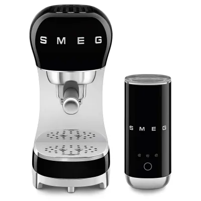 Smeg ECF12BLEU manuel espressomaskine med mælkeskummer, sort